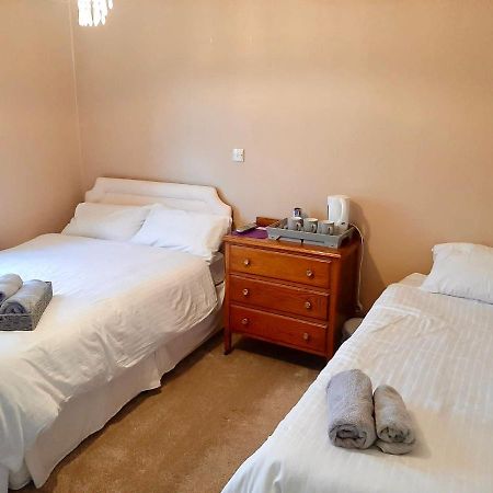 Poyntzpass Railway Bar Apartment מראה חיצוני תמונה