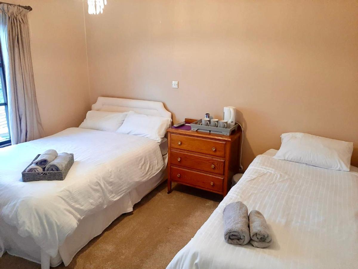 Poyntzpass Railway Bar Apartment מראה חיצוני תמונה