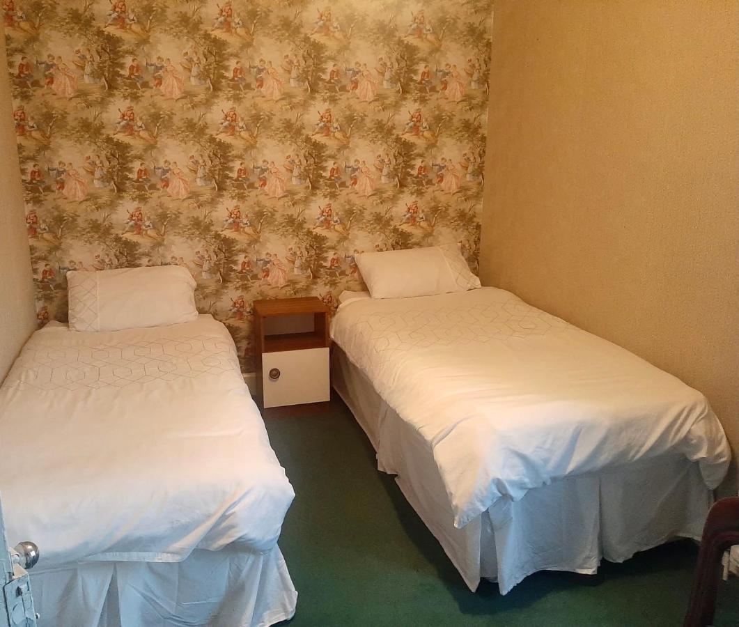 Poyntzpass Railway Bar Apartment מראה חיצוני תמונה